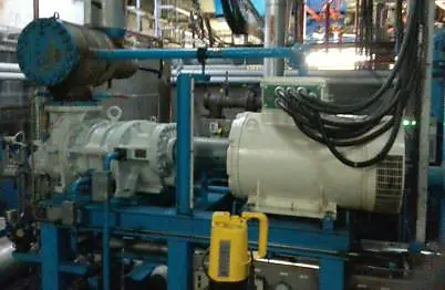 Ensemble moteur-compresseur industriel contrôlé par analyse vibratoire et alignement laser